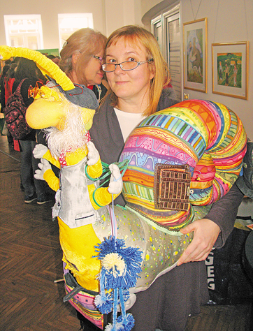 Київська лялькарка Олена Терехова дуже любить створювати ось таких барвистих веселих великих равликів
